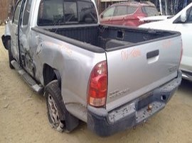 2006 TOYOTA TACOMA SILVER EXTD CAB 2.7 AT  2WD.  Z24853